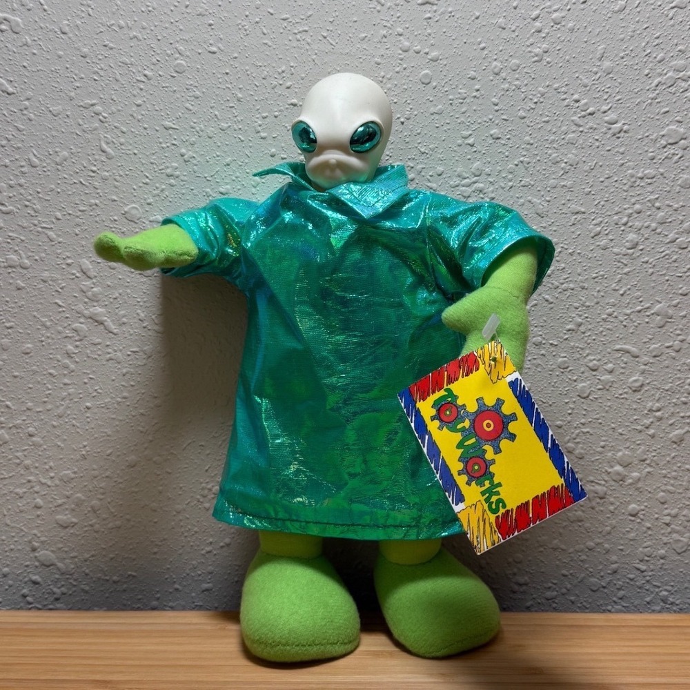 Vintage NWT Toy Works Alien Plush Green Iridescent Eyes Metallic Robe